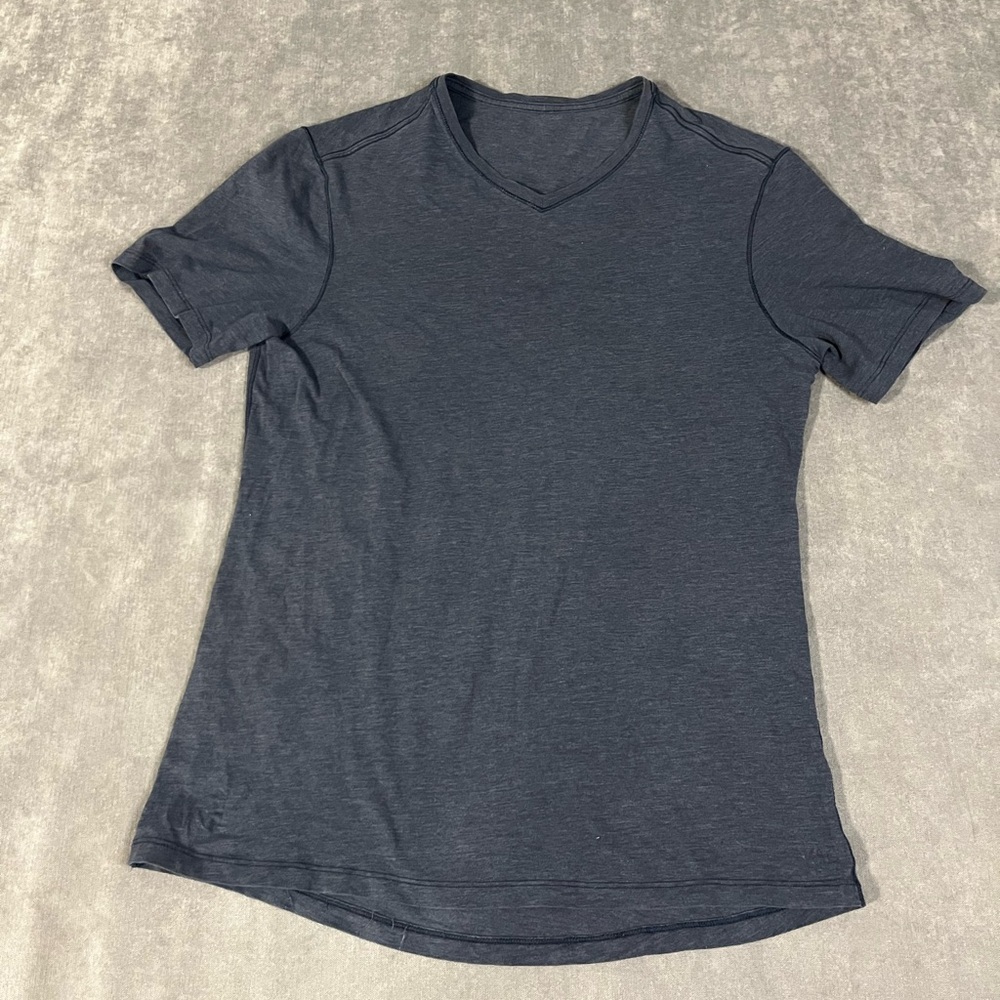 LULULEMON 5 YEAR BASIC V NECK T-SHIRT size medium